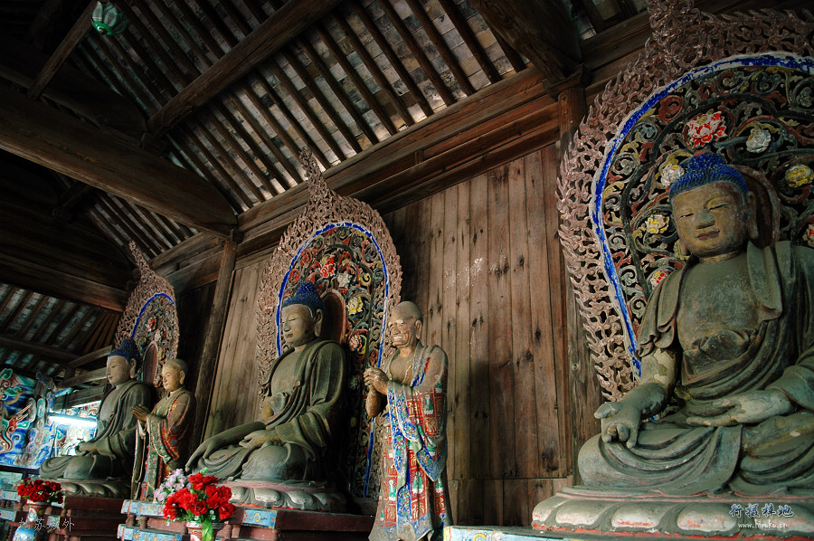 东山镇东街北侧山坞有雨花禅院